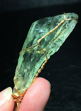 冰糖体绿水晶原石天然绕丝吊坠