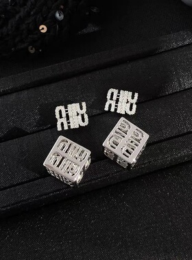 m字母耳钉新款爆款轻奢高级感耳环女小众设计感欧美高级大牌耳饰