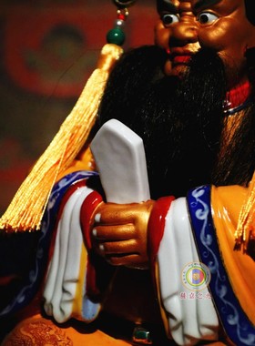 手绘粉彩大黑龙君五爷财神神像瓷