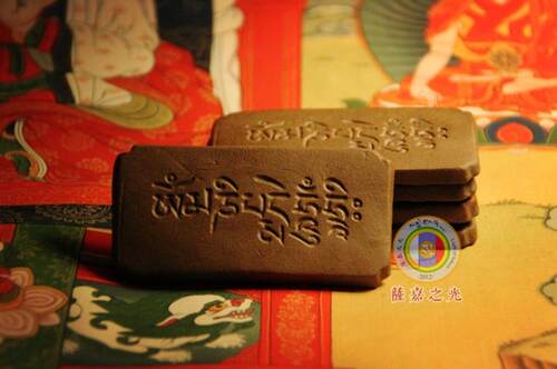 〓免费结缘〓 陶制擦擦观音心咒  1个月限拍4个  玛尼石 塔 - 图0