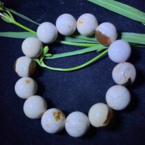 Myanmar amber egg yolk cave bracelet series. Contact customer service before placing an order. Private photos are not valid.
