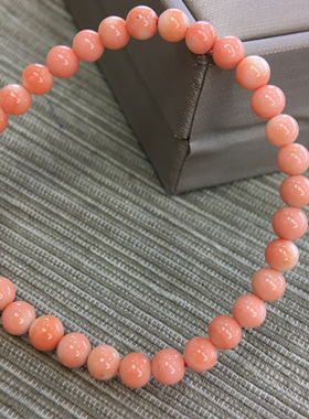 七宝珊瑚： 圆珠手串 颜色橘粉 尺寸5.0～5.5mm 重6.87克
