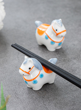 2026马年生肖陶瓷小马筷子架摆件