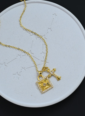 欧美锁扣方块十字架项链女小众精致百搭时尚法式复古锁骨链饰品