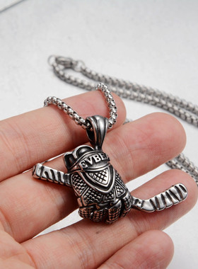 欧美个性冰球手套钛钢男士项链高级感不掉色复古霸气不锈钢吊坠男