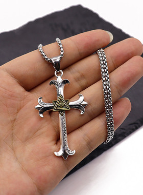 跨境欧美钛钢复古三角眼睛上帝之眼十字架项链男士小众不掉色项链