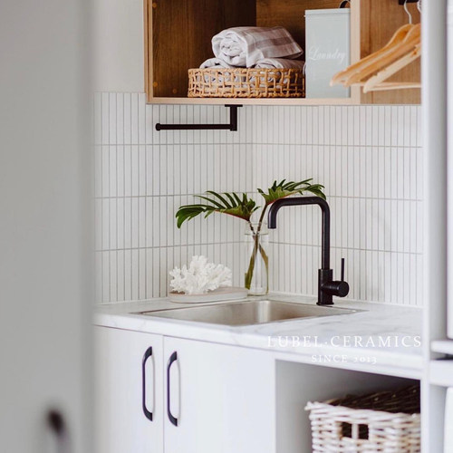 六贝 北欧白色竖条弧形面马赛克卫生间浴室游泳池墙砖吧台瓷砖 - 图0