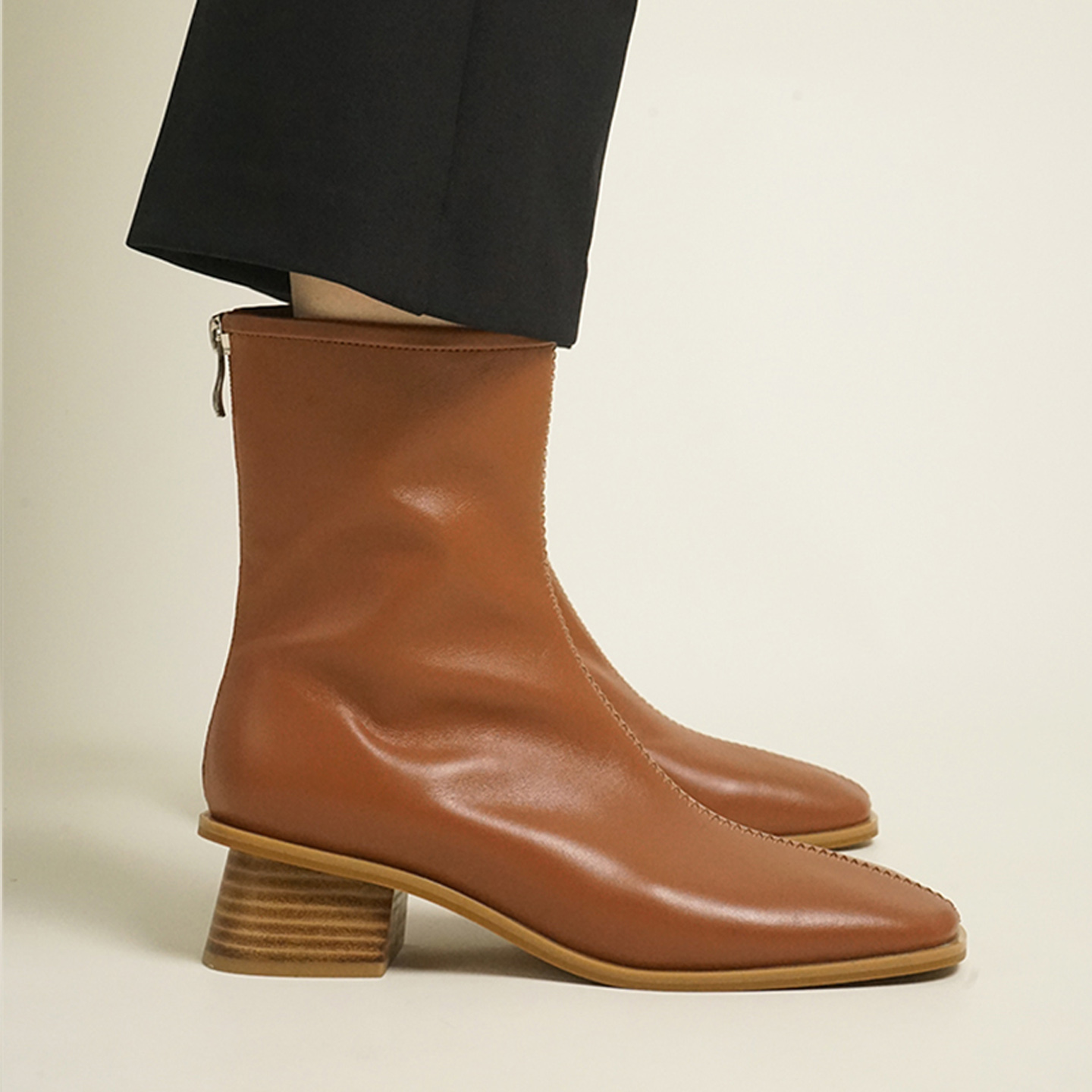 【狂欢价】设计师原创  棕色方头弹力瘦瘦靴子2025新款短靴女 - 图2