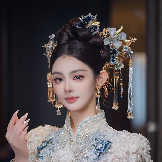Tocado nupcial de estilo chino, accesorios para el cabello azul Xiuhe, Hanfu, vestido de mañana, cheongsam, accesorios, joyería de estilo antiguo que hace flores y hace líquidos