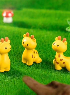 微景观可爱卡通长颈鹿公仔摆件