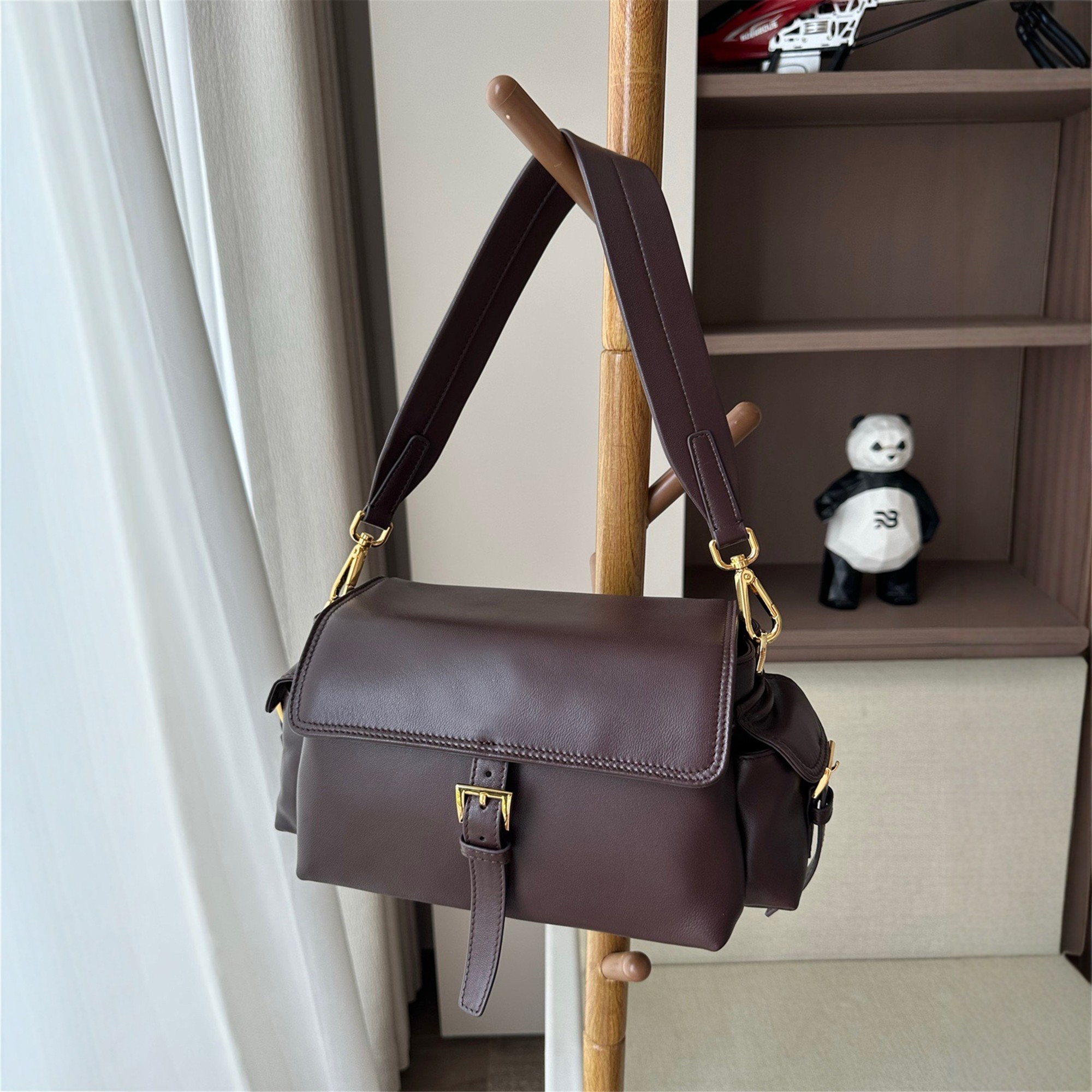 纯原单外贸倒三角单肩斜挎包包女式2025新款高级感羊皮邮差手提包,淘宝优惠券,粉丝福利购,淘宝优惠卷