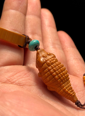 核雕鳄鱼橄榄核手把件