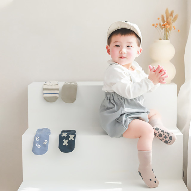 ຖົງຕີນເດັກນ້ອຍຊັ້ນ Socks Silicone ຕ້ານການເລື່ອນກາຕູນພາກຮຽນ spring ແລະດູໃບໄມ້ລົ່ນ