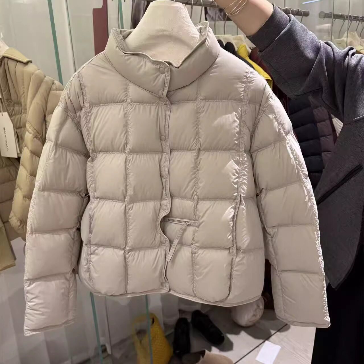 小个子轻薄短款羽绒服女2025冬季新款时尚立领显瘦白鸭绒保暖外套