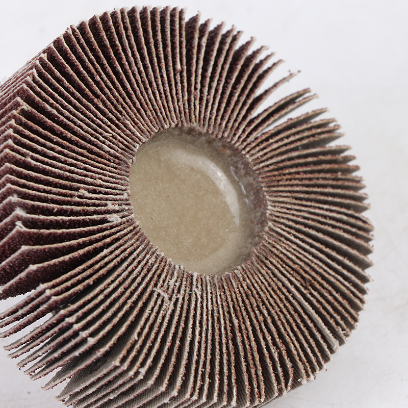 Polishing wheel with handle, abrasive cloth grinding head