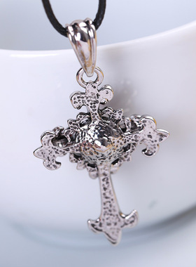 韩版时尚男士钛钢红宝石十字架项链个性配饰吊坠