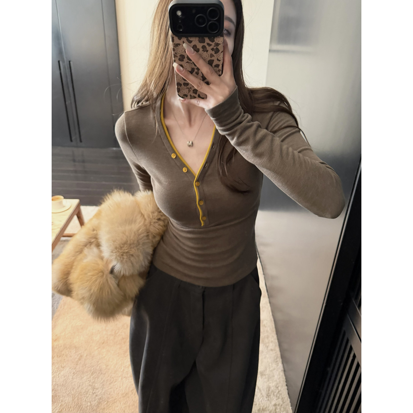 NanaByNana【独家万能搭】德绒自发热v领长袖t恤女冬收腰内搭上衣 - 图3