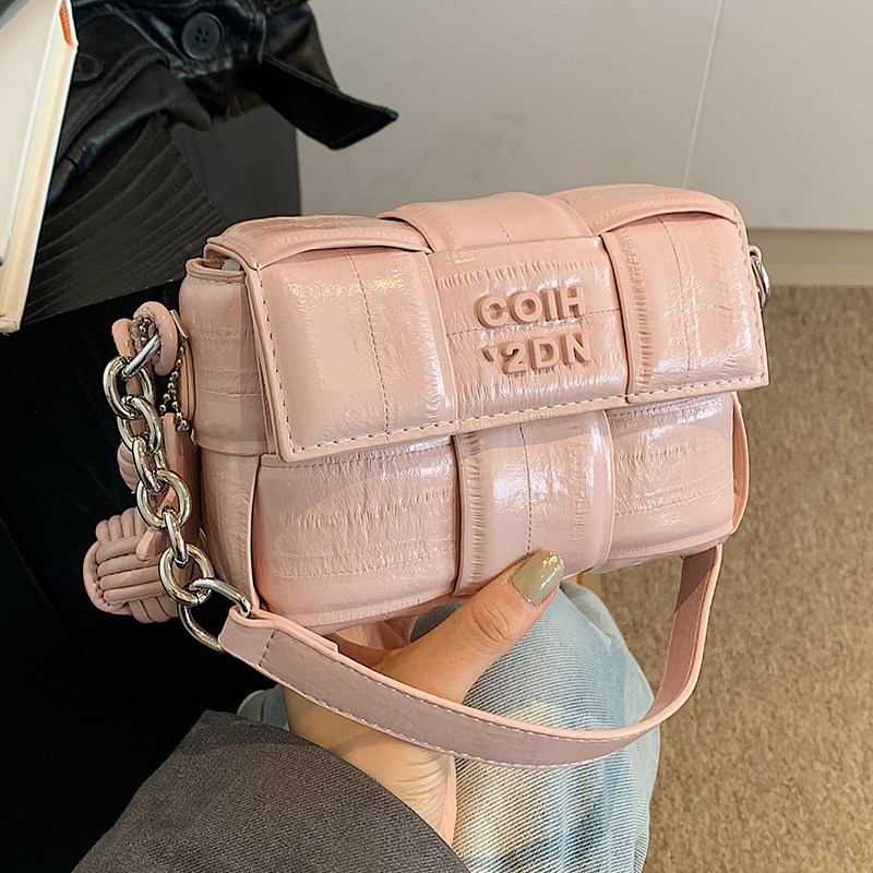 今年流行小包包女2025新款时尚链条斜挎包春夏质感手提字母小方包,淘宝优惠券,粉丝福利购,淘宝优惠卷