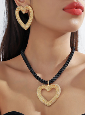 欧美新款海洋沙滩风创意个性合金爱心吊坠海滩风项链耳环套装