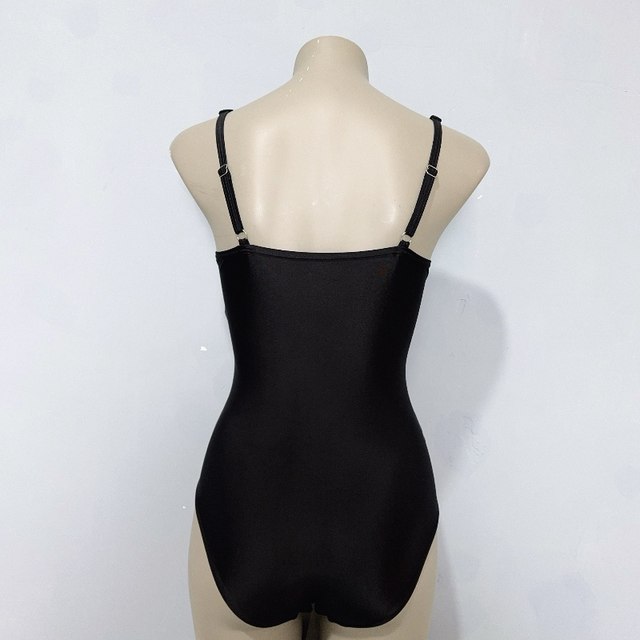 Simple line women's one-piece swimsuit that covers the buttocks for vacation