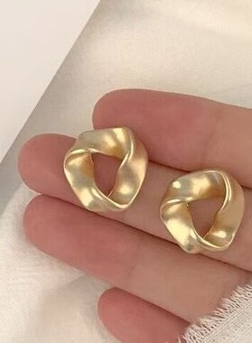 抖音同款韩版珍珠花朵耳钉女轻奢高级感小众百搭耳环优雅爆款耳饰