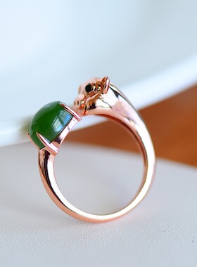 s925银镀玫瑰金镶嵌新疆和田玉碧玉蛋面生肖猪戒指个性气质猪指环