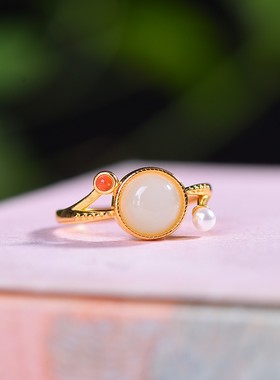 S925银镶嵌和田玉圆鼓面配多宝戒指