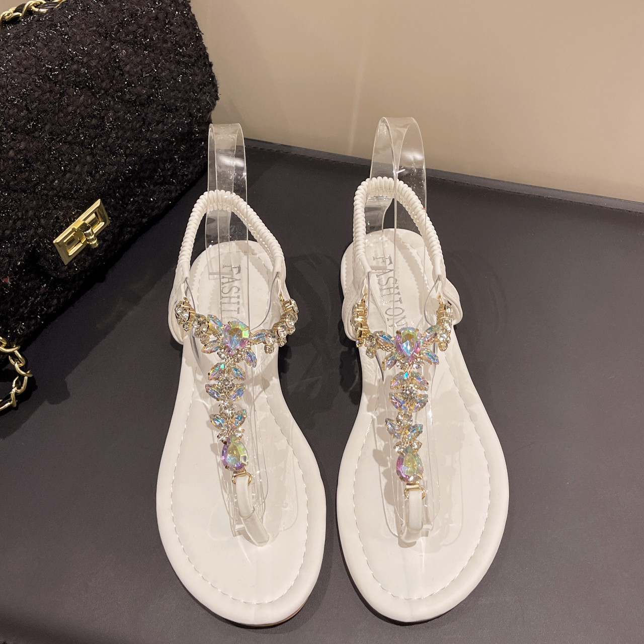 凉鞋女2026夏季新款平底百搭仙女风配裙子水钻夹趾沙滩鞋罗马鞋潮,淘宝优惠券,粉丝福利购,淘宝优惠卷