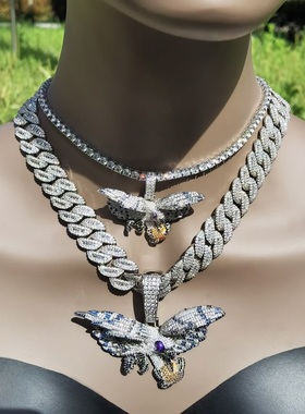 嘻哈鹰抓球铜镶锆石吊坠