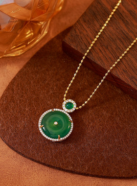 绿野仙踪玉髓镶钻无事牌锁骨链