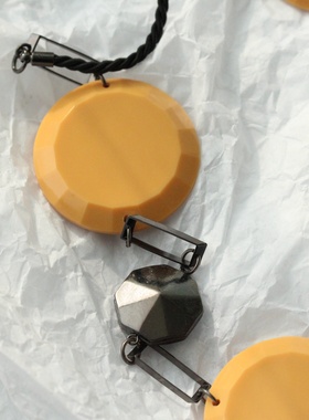 欧美复古外贸黄黑撞色波普风混合材料个性夸张长毛衣链项链