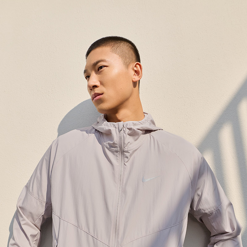 耐克男子训练跑步夹克春季轻薄梭织反光外套NIKE MILER DD4747,淘宝优惠券,粉丝福利购,淘宝优惠卷