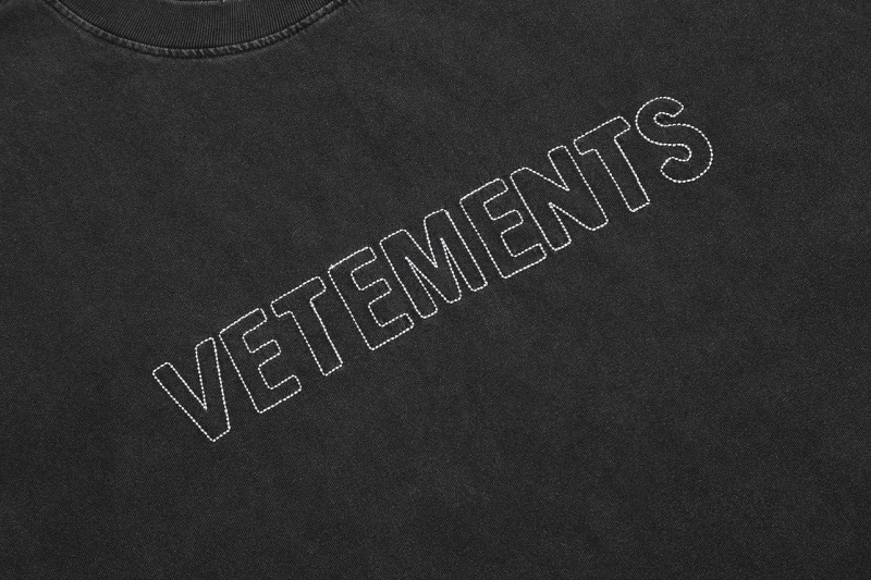 VETEMENTS 2024SS水洗黑字母logo刺绣圆领纯棉宽松男女款短袖T恤-图1