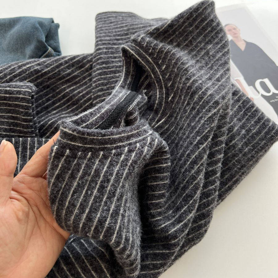 广州十三行女装条纹长袖t恤衫女春秋韩系慵懒风毛绒软糯打底上衣 - 图2