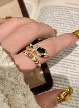 轻奢中古祖母绿缠绕蛇形花朵戒指