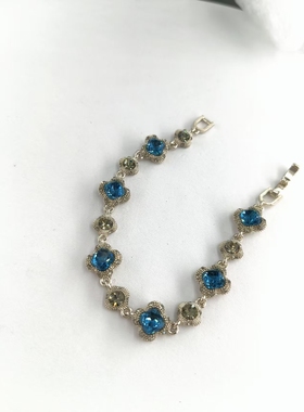 四叶草手链女生2025新款轻奢小众精致高级设计感手串手饰高配版潮