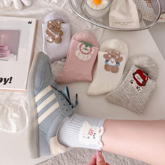 ເດັກຍິງ Plush ຫມີ Socks ເດັກນ້ອຍພາກຮຽນ spring ແລະດູໃບໄມ້ລົ່ນກາງທໍ່ຖົງຕີນສະບັບພາສາເກົາຫຼີໃຫມ່ກາຕູນດູໃບໄມ້ລົ່ນສີດູໃບໄມ້ລົ່ນແລະລະດູຫນາວກາງຫາຂະຫນາດໃຫຍ່ຂອງເດັກນ້ອຍເດັກຍິງ