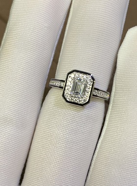 18K白金女冰糖天然长方钻石戒指