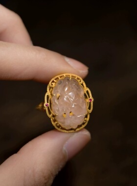 清代芙蓉石戒指女轻奢高级感粉晶原创设计嘎乌盒18K金古法民族风