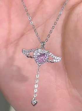 拉动链尾翅膀会动哦！爱心项链