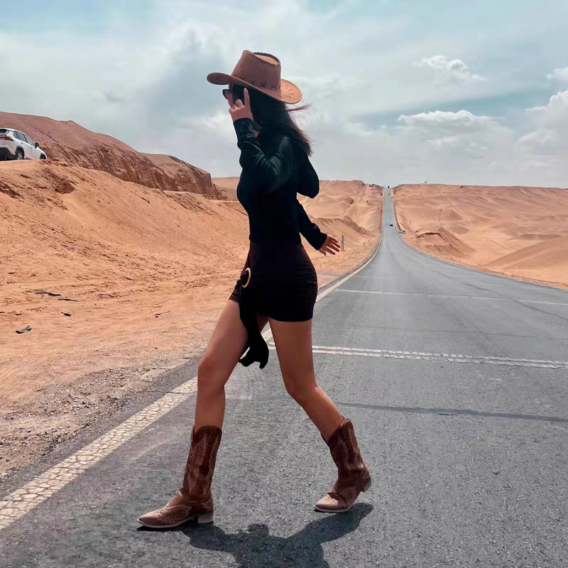 铆钉复古西部靴2026春夏新款粗跟百搭刺绣骑士靴尖头牛仔靴中筒靴,淘宝优惠券,粉丝福利购,淘宝优惠卷