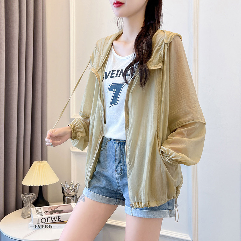  伊自尚服饰常规大码外套