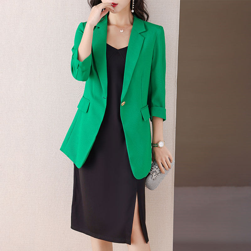  伊自尚服饰常规大码外套