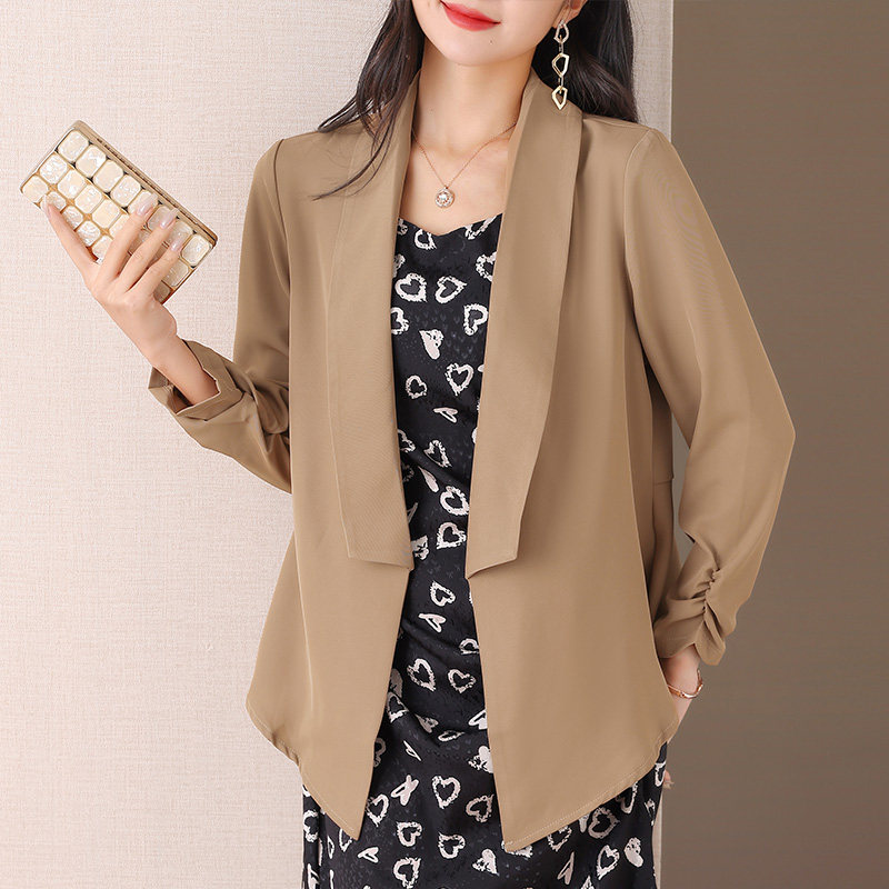  伊自尚服饰西装