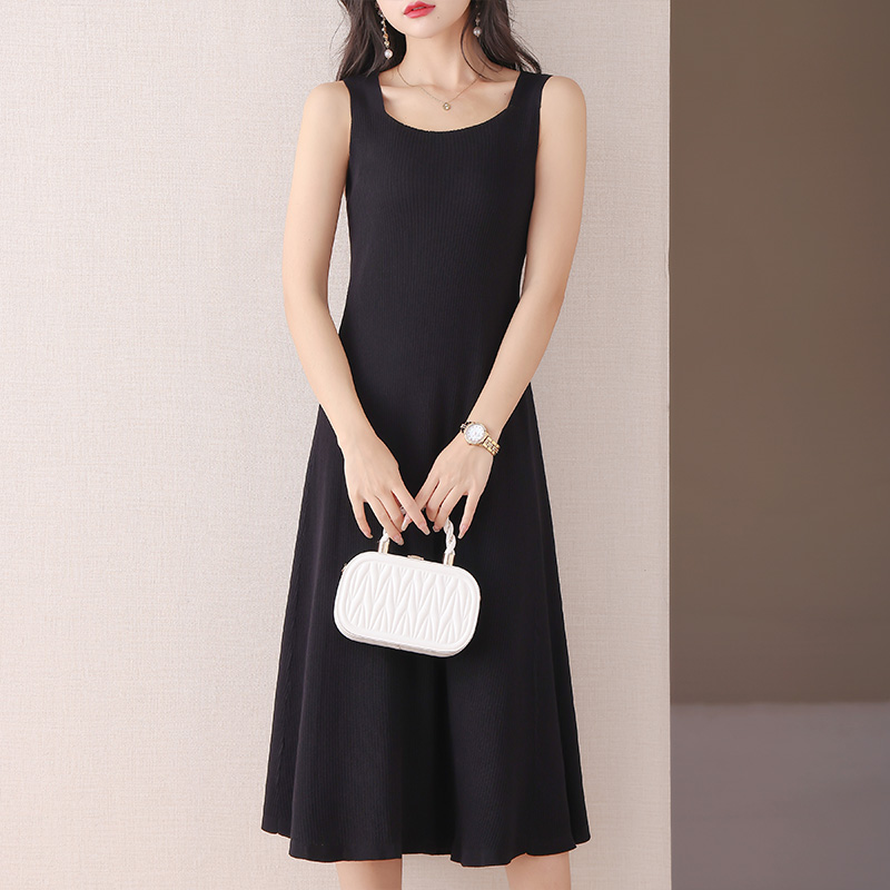  伊自尚服饰连衣裙