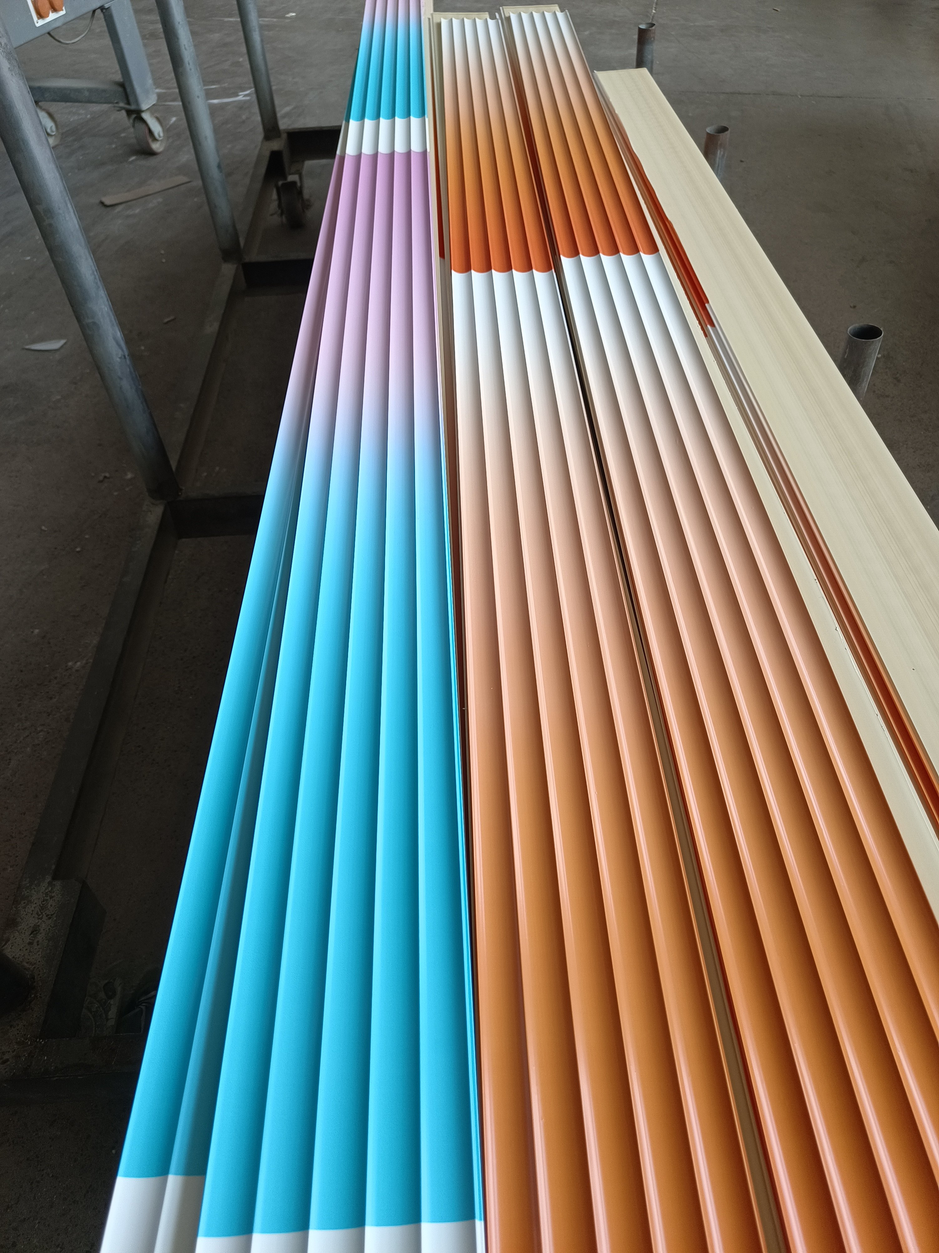 渐变格栅板定制碳晶板防撞板竹木纤维饰面护墙板背景墙格栅板厂家,淘宝优惠券,粉丝福利购,淘宝优惠卷