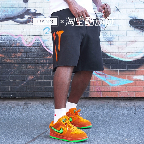 Vlone Classic v Goth Letter Side Print