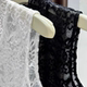 ເສື້ອຢືດແຂນບໍ່ມີແຂນ V-neck lace bottoming shirt tulle