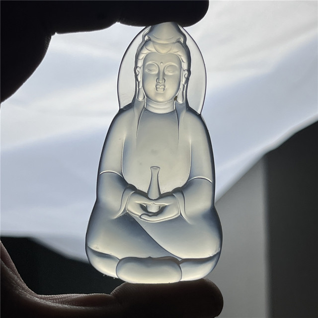 Xiu jade Guanyin pendant with natural fidelity and simple style