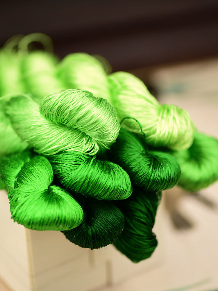 01号6A苏绣手工绣线缠花桑蚕丝线工具材料刺绣花线可以劈丝分细 - 图2